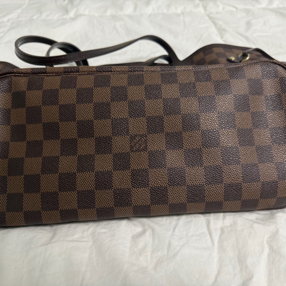 Louis Vuitton Neverfull MM - Picture 8 of 13